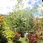 بيت خشبي Lugina E Shengjergjit ,bujtinat