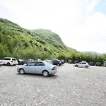 بيت خشبي Lugina E Shengjergjit ,bujtinat *