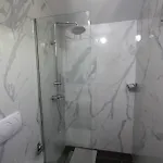 Lugina E Shengjergjit ,bujtinat * تيرانا