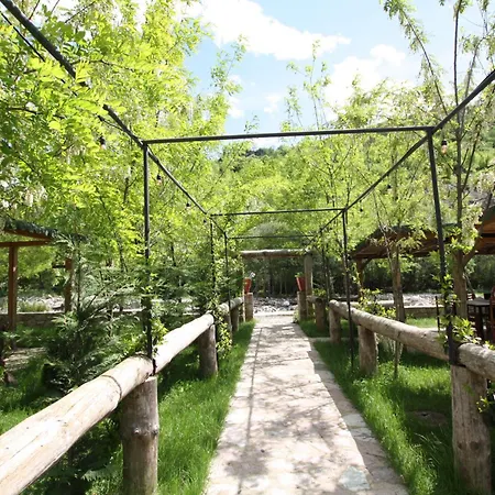 Lugina E Shengjergjit ,bujtinat * Tirana