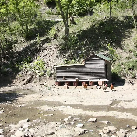 Lugina E Shengjergjit ,bujtinat Jaktstuga *