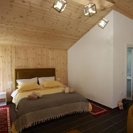 Lodge Lugina E Shengjergjit ,bujtinat Τίρανα