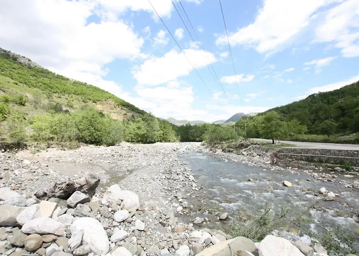 Lugina E Shengjergjit ,bujtinat * 티라나