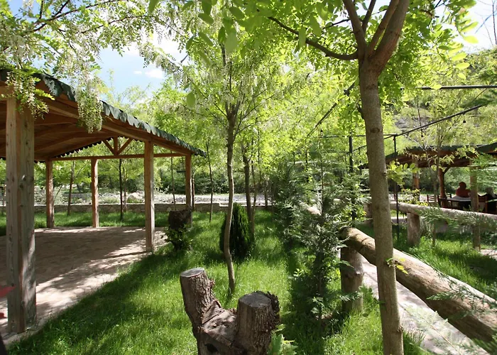 Lugina E Shengjergjit ,bujtinat Tirana