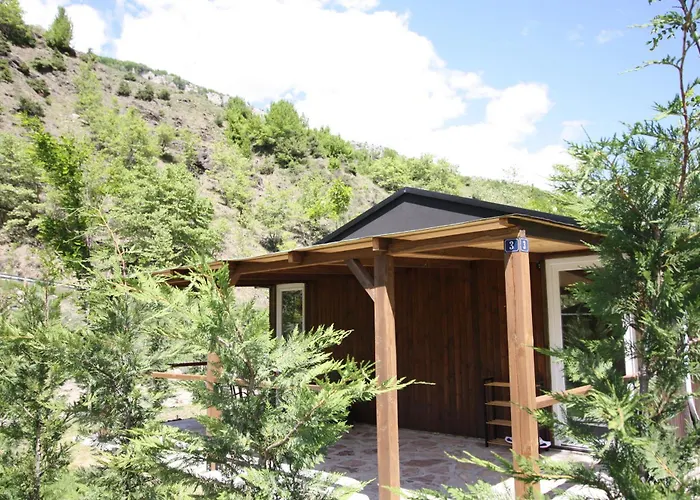 Lugina E Shengjergjit ,bujtinat 티라나