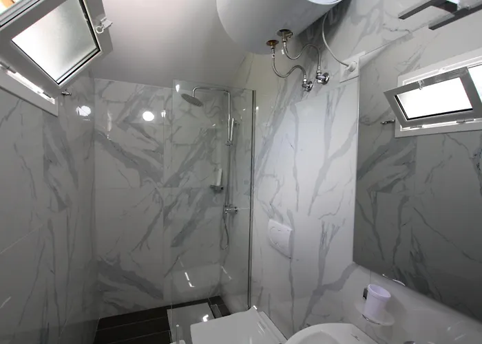 Lugina E Shengjergjit ,bujtinat Jaktstuga