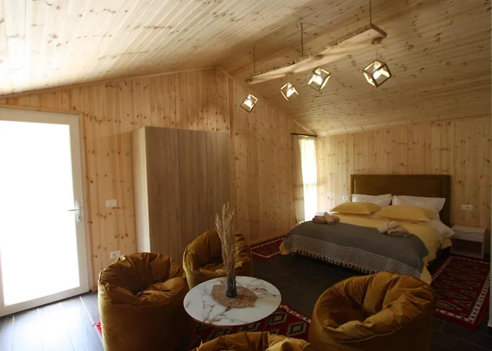 Lugina E Shengjergjit ,bujtinat Tirana