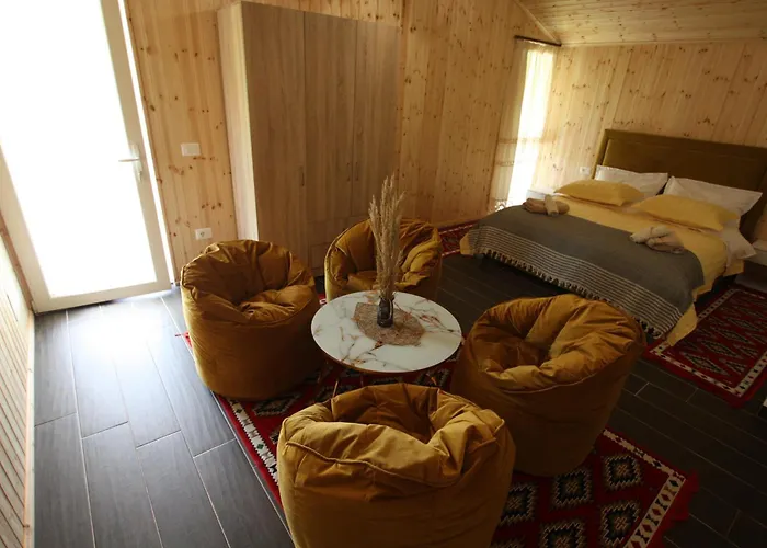 Lodge Lugina E Shengjergjit ,bujtinat *