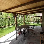 Lugina E Shengjergjit ,bujtinat