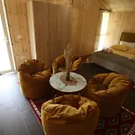 Lodge Lugina E Shengjergjit ,bujtinat *