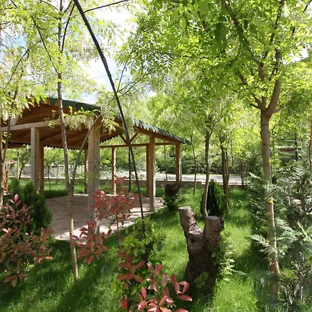 Lugina E Shengjergjit ,bujtinat Tirana