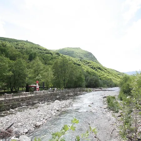 Lugina E Shengjergjit ,bujtinat 롯지 *