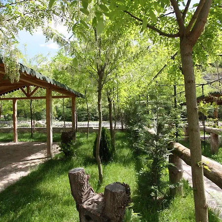 Lugina E Shengjergjit ,bujtinat Tirana