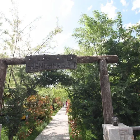 Lugina E Shengjergjit ,bujtinat Lodge