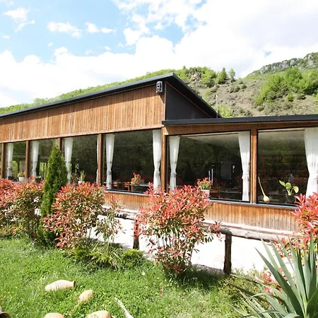 Lodge Lugina E Shengjergjit ,bujtinat