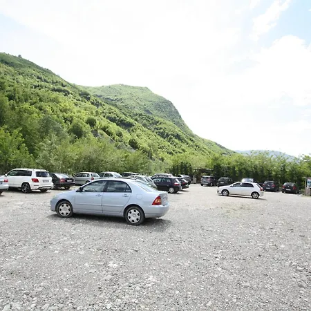 Lodge Lugina E Shengjergjit ,bujtinat *