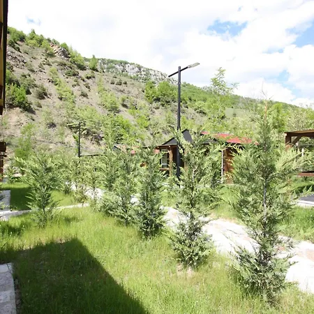 Lugina E Shengjergjit ,bujtinat Tirana