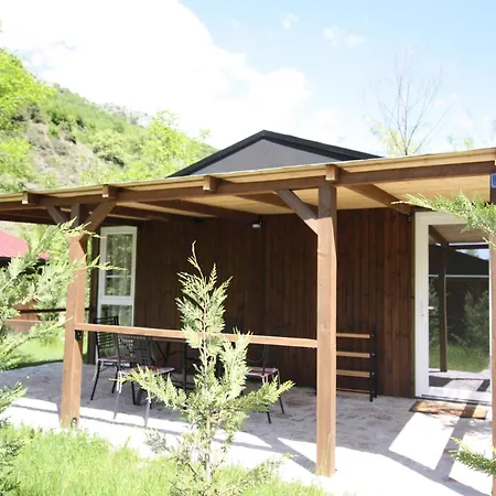 Lugina E Shengjergjit ,bujtinat Lodge