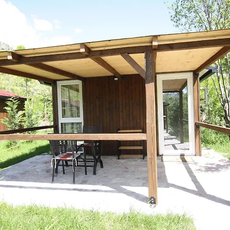 Lugina E Shengjergjit ,bujtinat Lodge