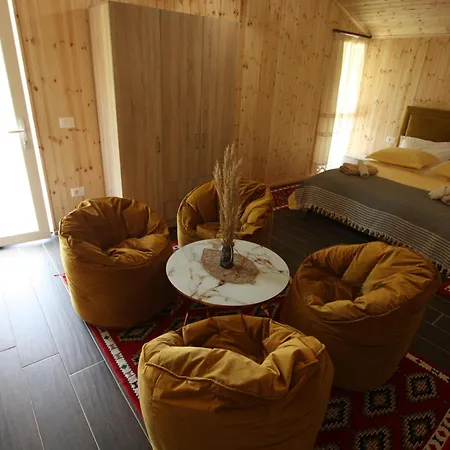 Lodge Lugina E Shengjergjit ,bujtinat *