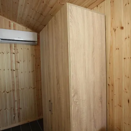 Lodge Lugina E Shengjergjit ,bujtinat *
