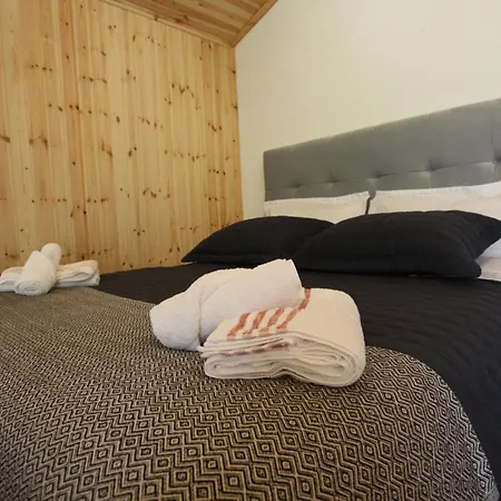 Lodge Lugina E Shengjergjit ,bujtinat