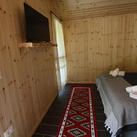 Lodge Lugina E Shengjergjit ,bujtinat *