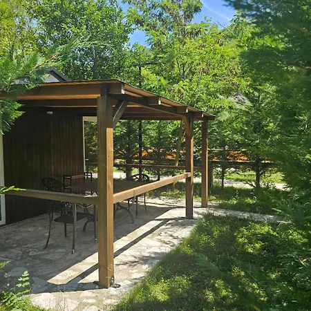 Lugina E Shengjergjit ,bujtinat Lodge Tirana