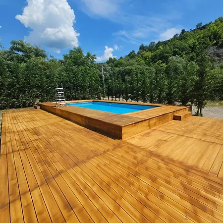Lodge Lugina E Shengjergjit ,bujtinat