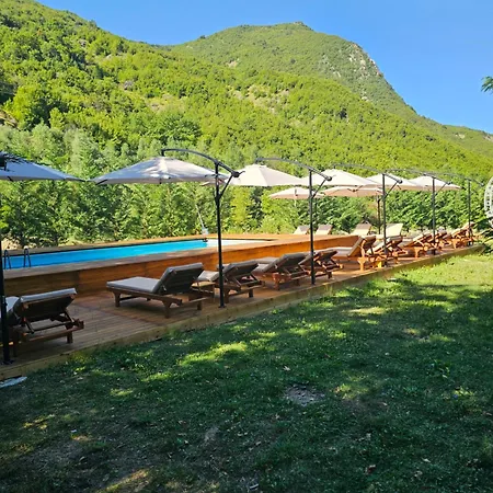 Lugina E Shengjergjit ,bujtinat Lodge