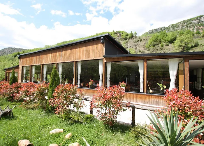 Lodge Lugina E Shengjergjit ,bujtinat