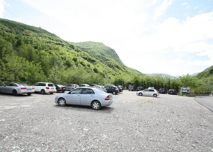 Lodge Lugina E Shengjergjit ,bujtinat *