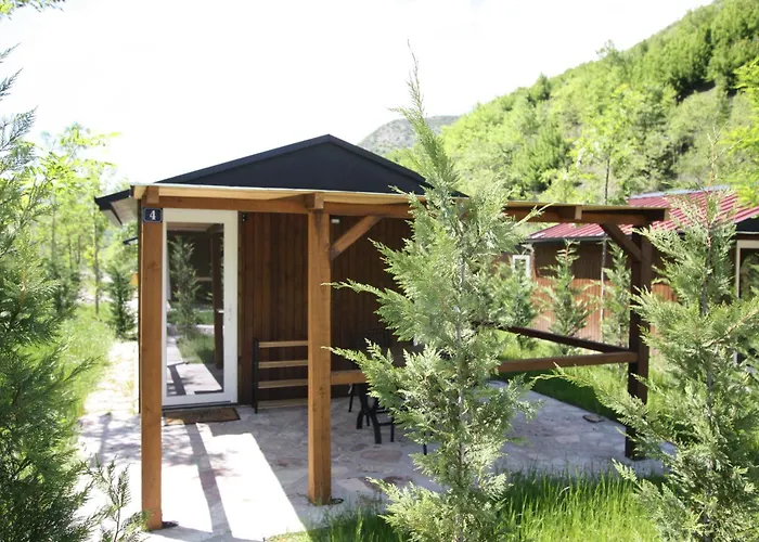 Lodge Lugina E Shengjergjit ,bujtinat Tirana