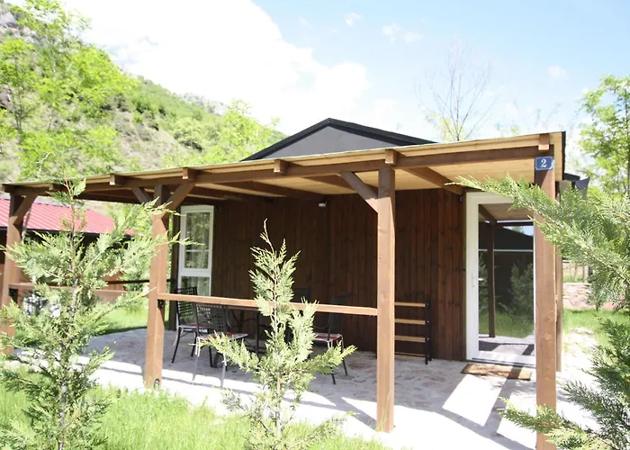 Lugina E Shengjergjit ,bujtinat Lodge