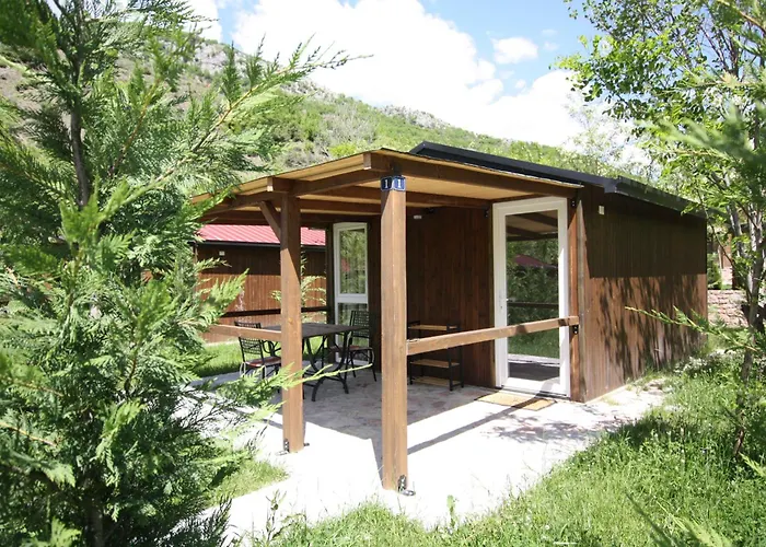 Lugina E Shengjergjit ,bujtinat Tirana