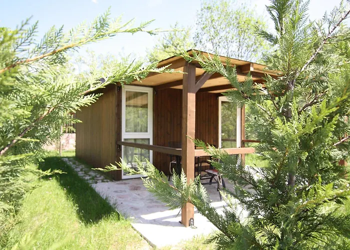 Lugina E Shengjergjit ,bujtinat Lodge