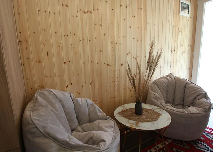 Lodge Lugina E Shengjergjit ,bujtinat *