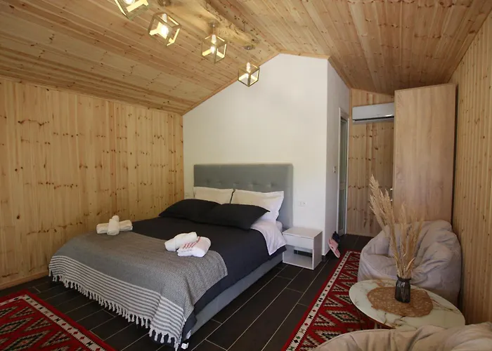 Lugina E Shengjergjit ,bujtinat Lodge