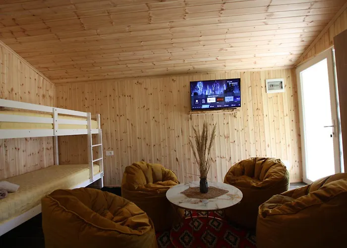 Lodge Lugina E Shengjergjit ,bujtinat *